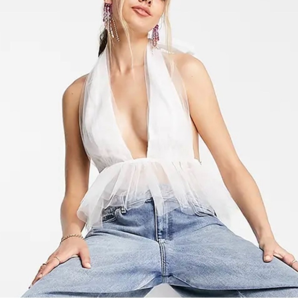 Ruffle Halter Backless Top NWOT
Size Small